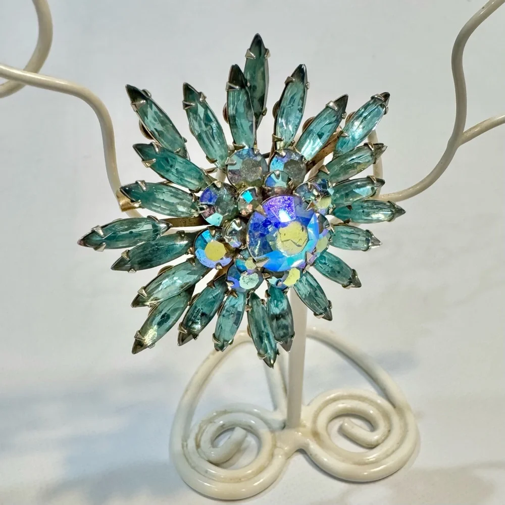 Vintage Unsigned Aqua Blue AB Crystal Navette Starburst Flower Brooch Pin - Picture 4 of 11